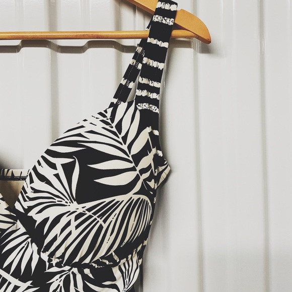 NWOT Mark & Spencer Secret Slimming Swimsuit - Picture 5 of 8